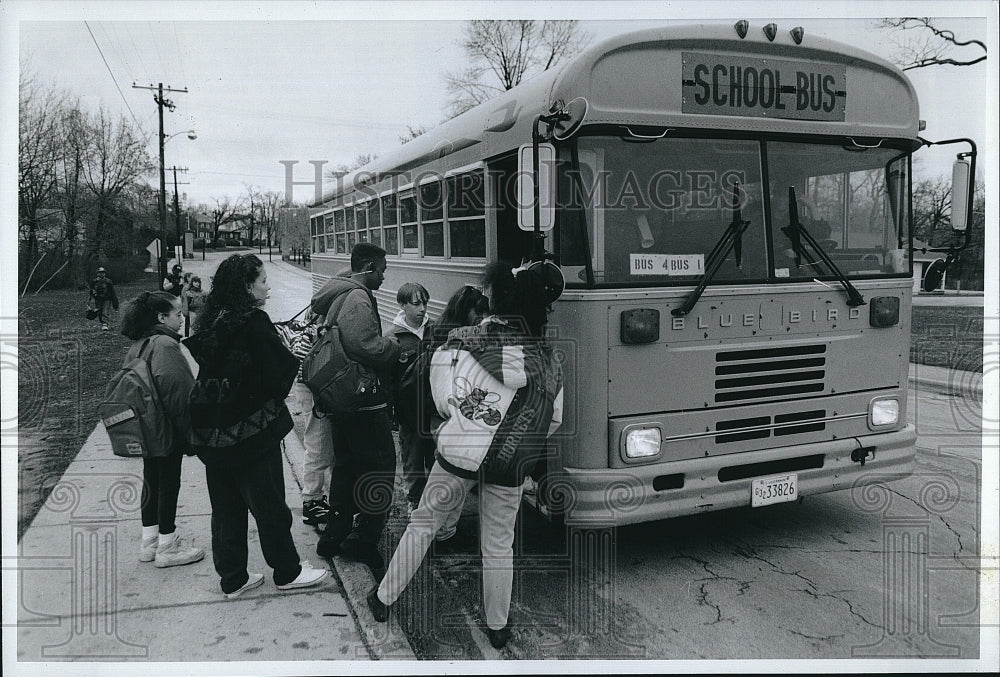 1993 Press Photo Bus service for Ft Sheridan schoolkids - Historic Images