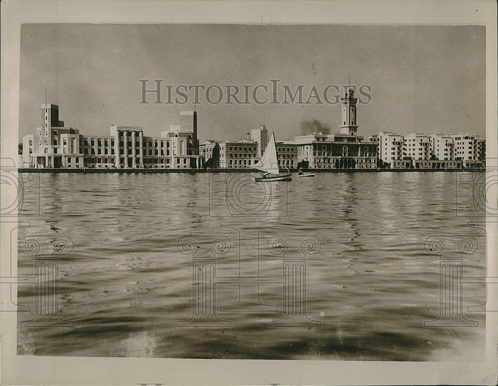 Press Photo Italy Coastline lake and buildings lake shore - Historic Images