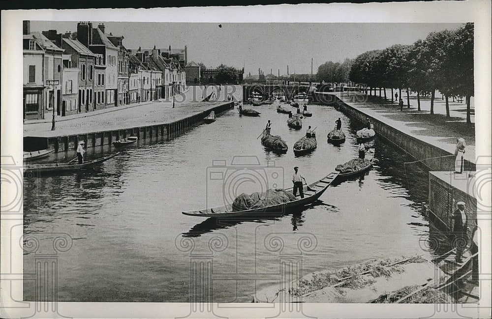 Press Photo Boats and houses near water - Historic Images