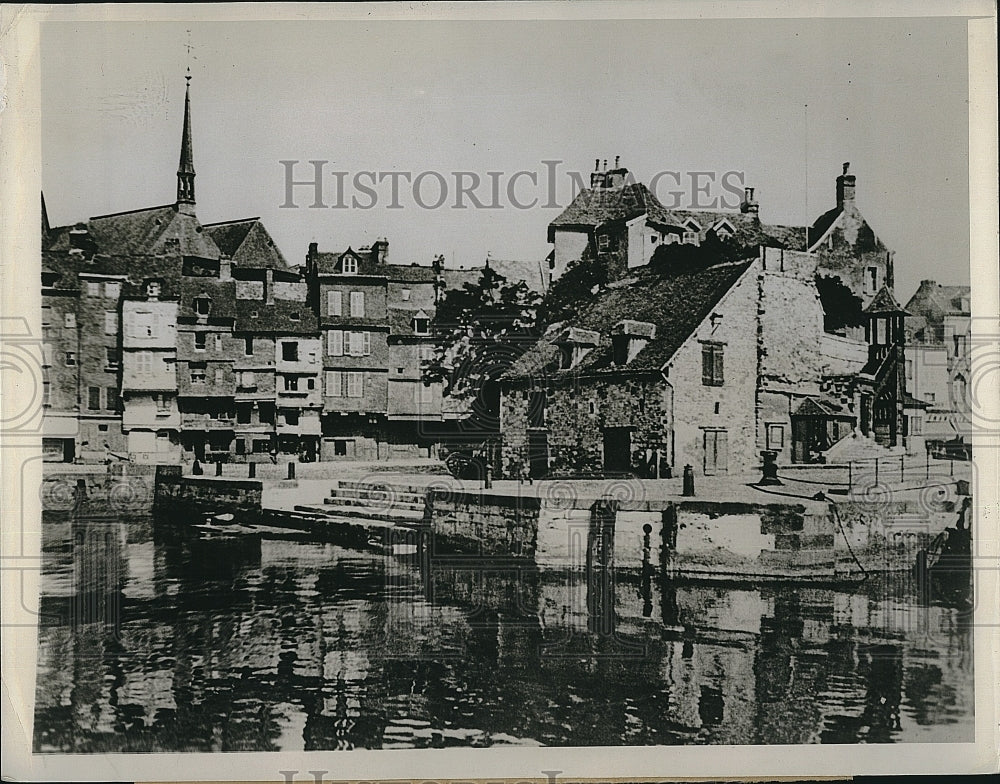 1944 Press Photo Quaint old NOrman Houses France North of Le Havre - Historic Images