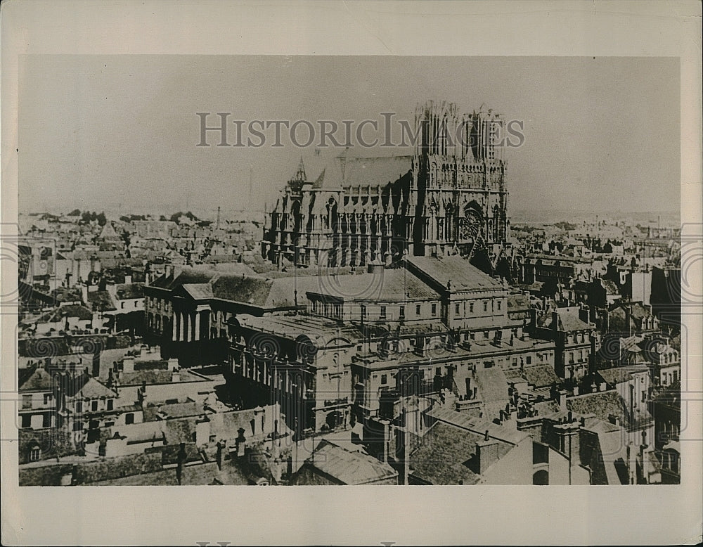 Press Photo  Amiens catherdral during WW II in France - Historic Images