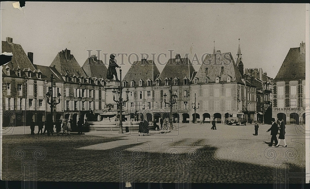 1973 Press Photo Town in France with a large central plaza - Historic Images