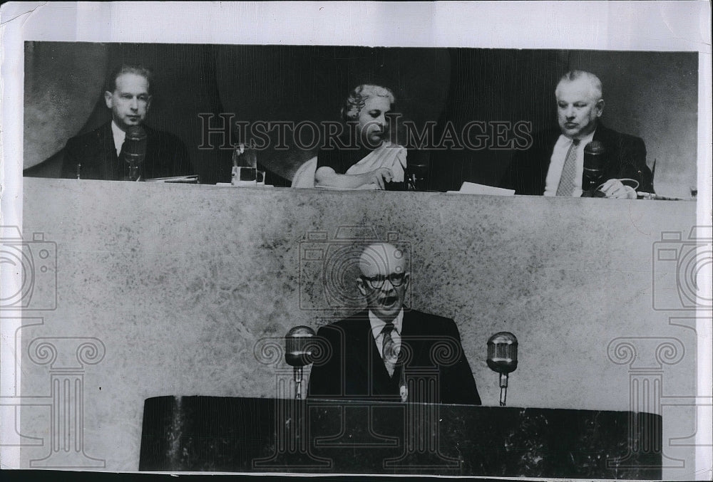 1951 Press Photo Pres.Eisenhower speaking at UN Gen. Assembly about atomic power - Historic Images