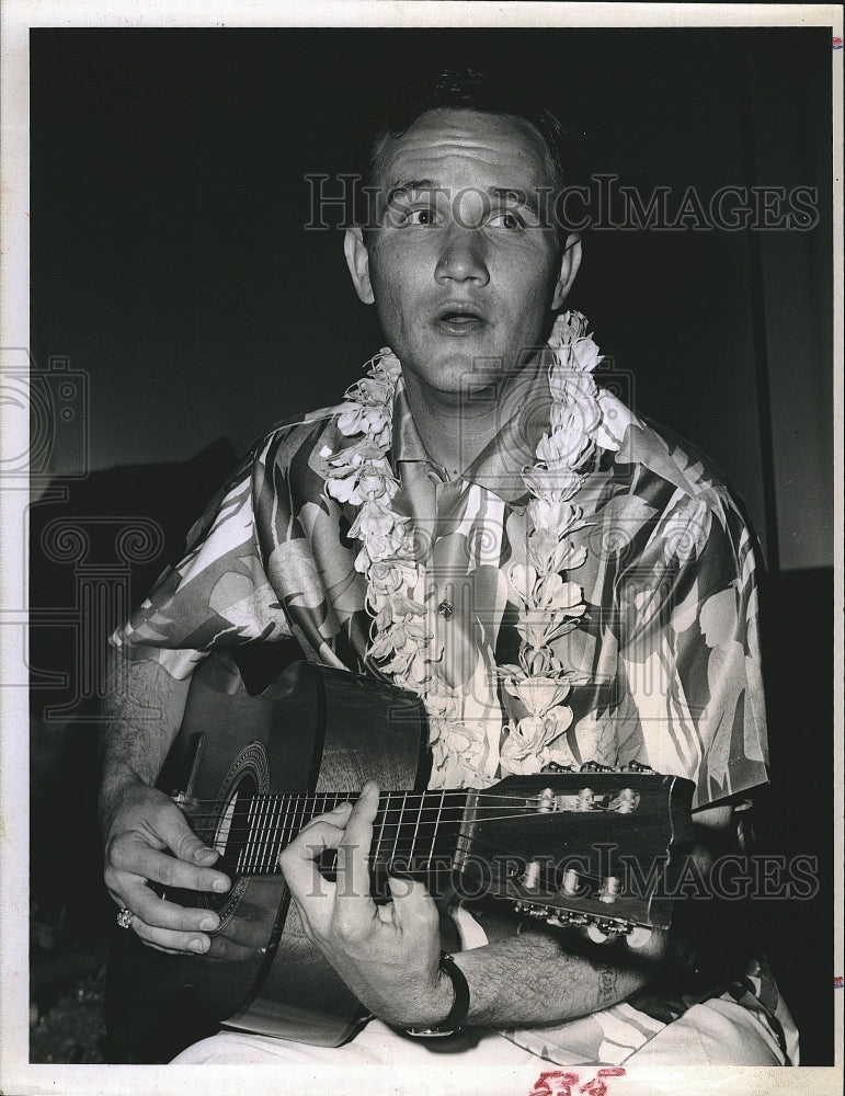 1965 Press Photo Roger Miller, American singer, songwriter, musician & actor - Historic Images