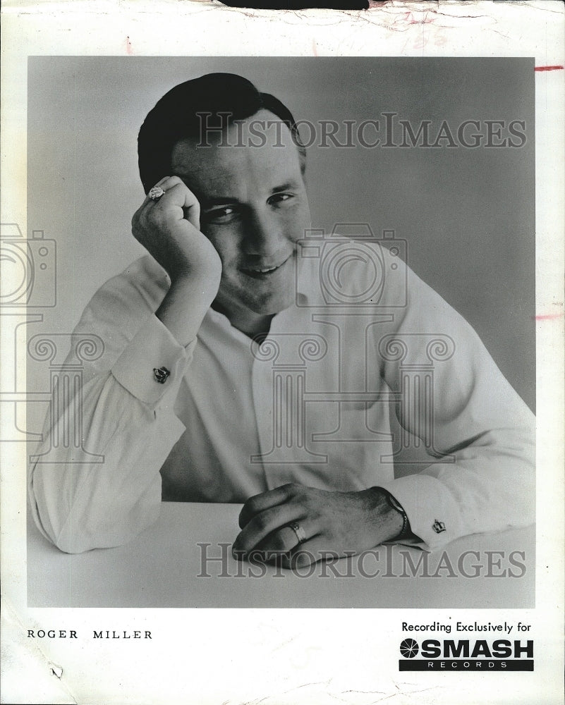 1966 Press Photo Roger Miller, American singer, songwriter, musician &amp; actor - Historic Images