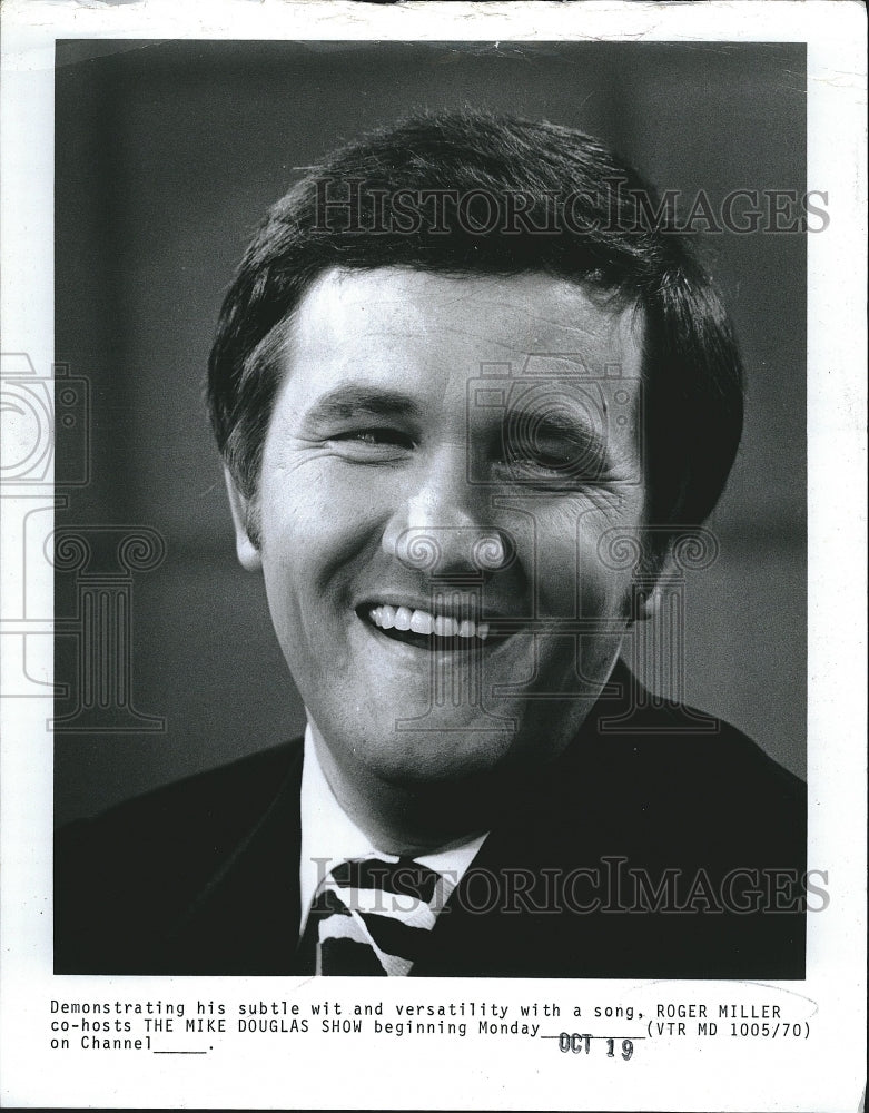 1970 Press Photo  Roger Miller on the &quot;Mike Douglas Show&quot; - Historic Images