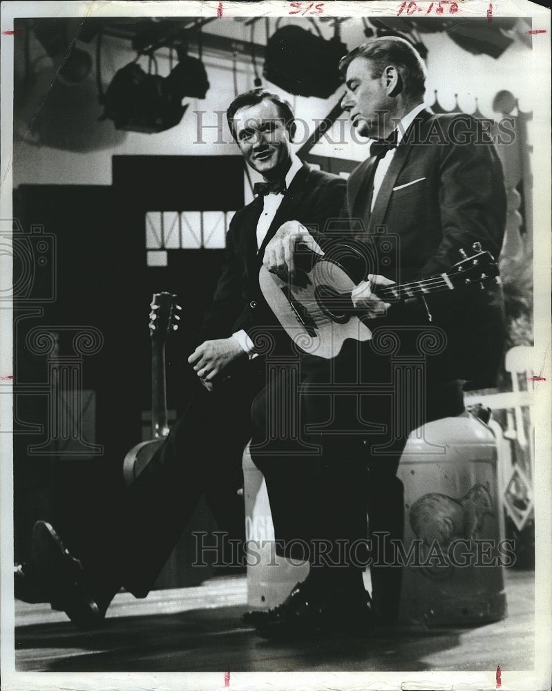 1966 Press Photo  &quot;The Roger Miller Show&quot; with Arthur Godfrey - Historic Images