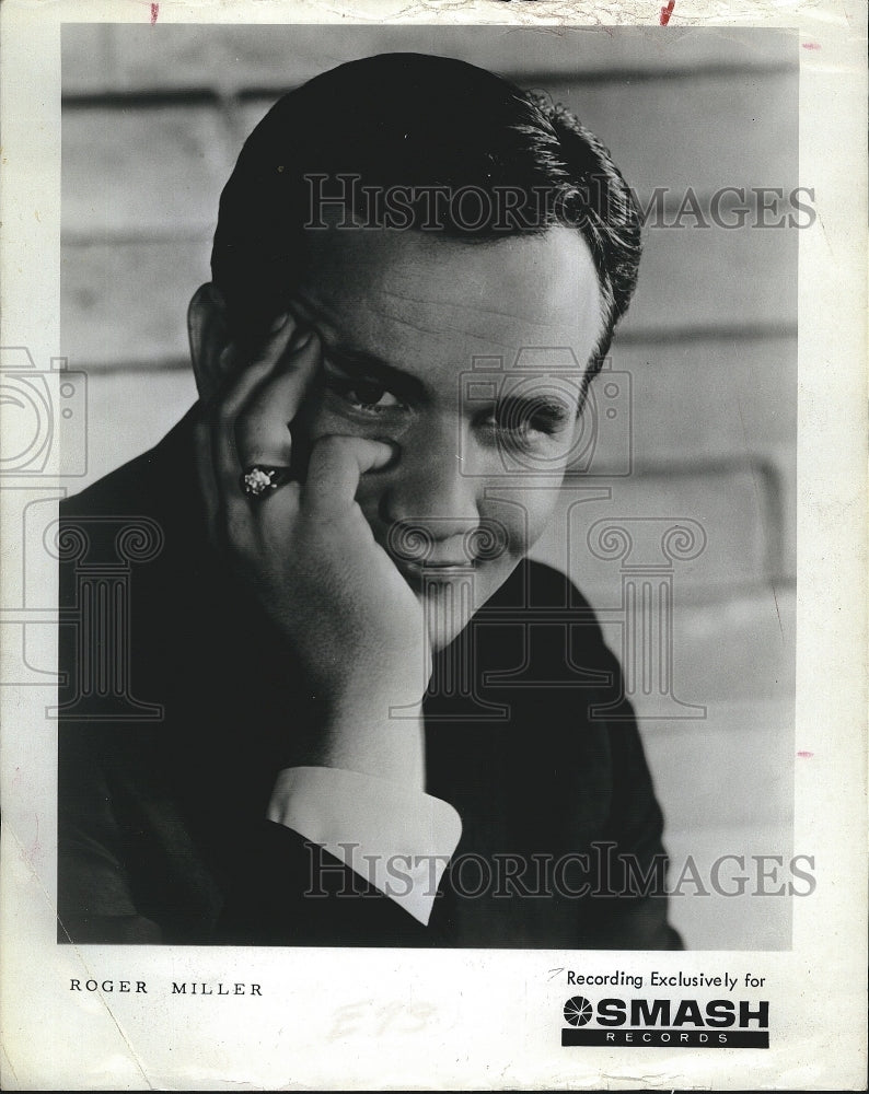 1966 Press Photo Roger Miller on Smash Records - Historic Images