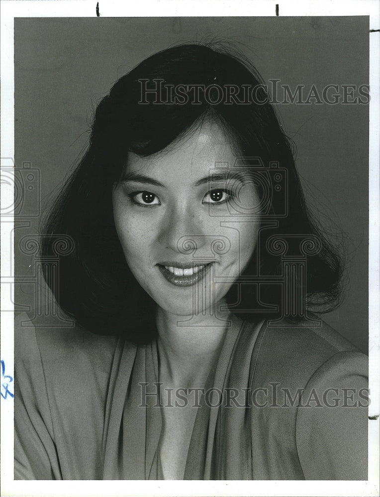 1983 Press Photo "MASH" with guest star Rosalind Chao - Historic Images