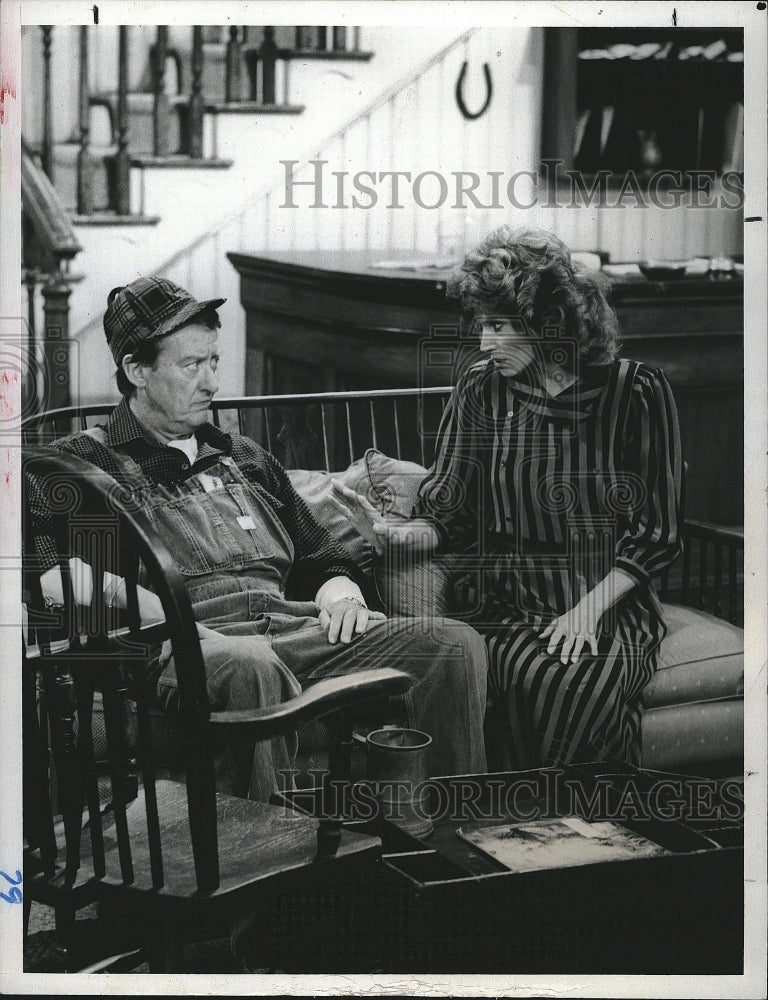 1983 Press Photo Mary Frann and Tom Poston of TV series "Newhart" - Historic Images