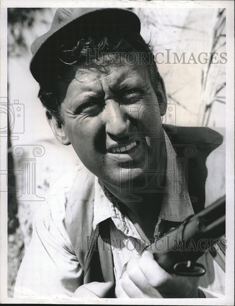 1968 Press Photo Tom Poston, guest star on TV series &quot;Gentle Ben&quot; - Historic Images