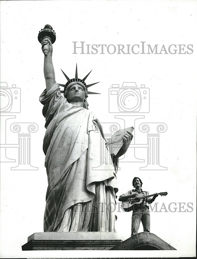 1975 Press Photo &quot;Make A Wish&quot; with musician Tom Chapin - Historic Images