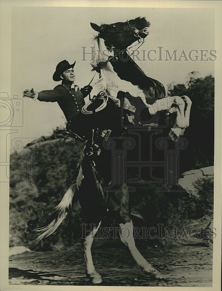 1964 Press Photo Dick Jones Buffalo Bill jr Actor - Historic Images