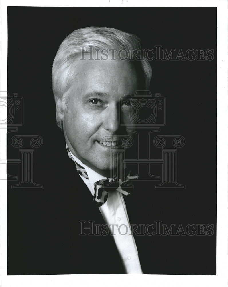 Press Photo Singer Jack Jones Dressed Up With A Bow Tie - Historic Images