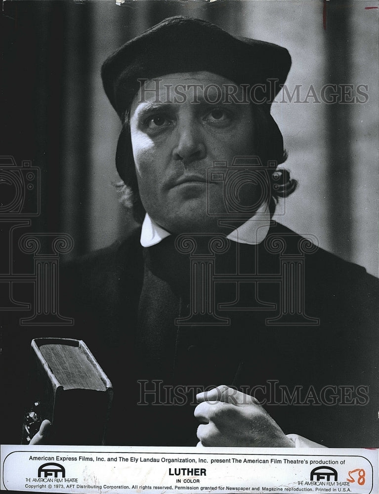 1973 Press Photo Actor Stacy Keach in &quot;Luther&quot; - Historic Images