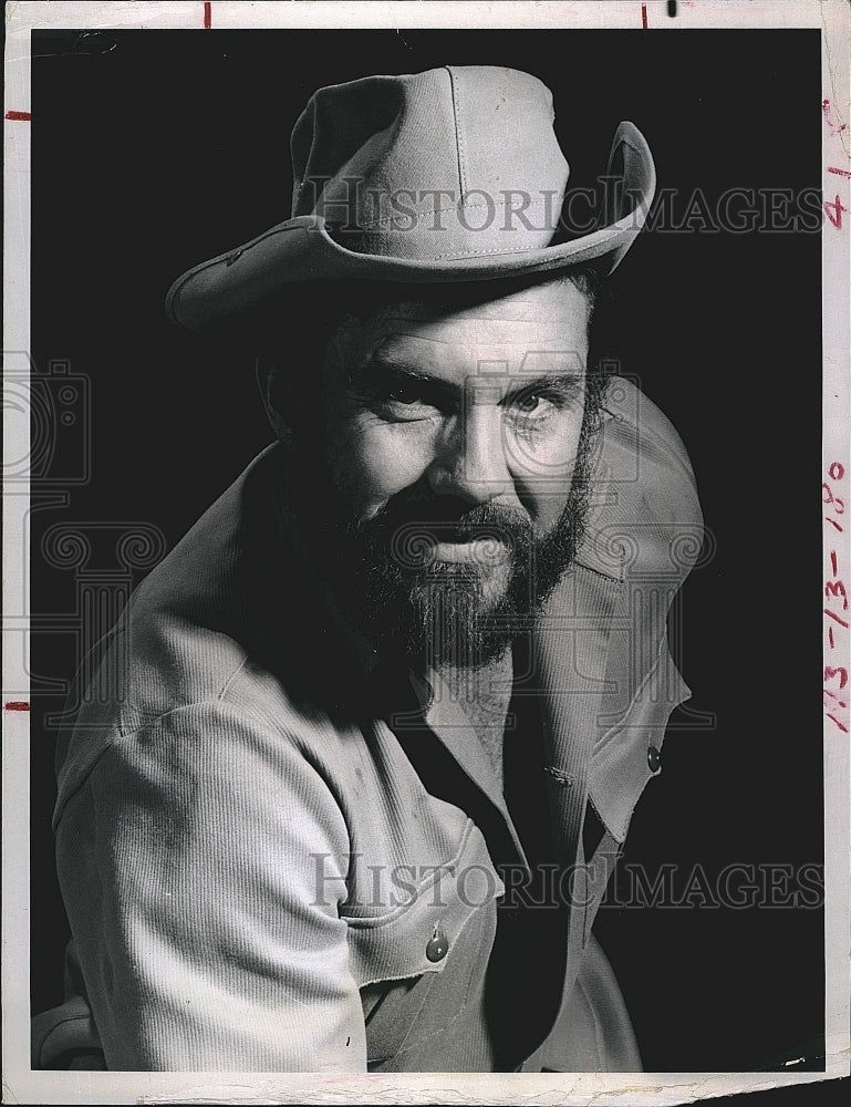 1974 Press Photo Actor Cliff Robertson in &quot;Elephant Country&quot; - Historic Images