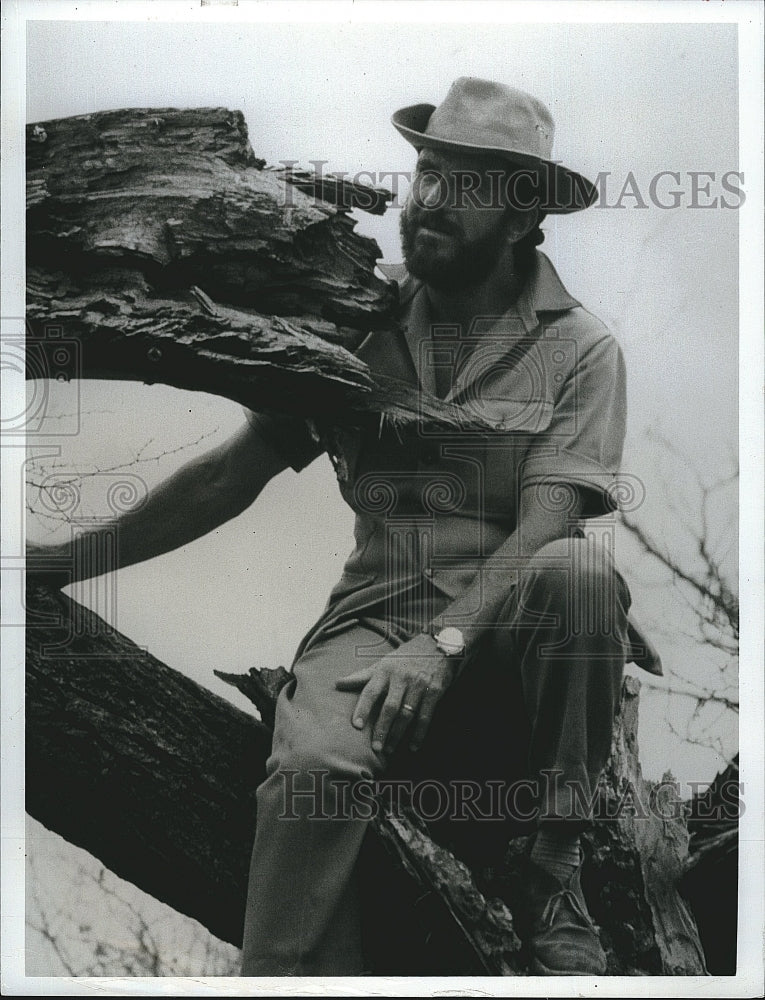 1971 Press Photo Oscar &amp; Emmy Award-Winner Cliff Robertson In &quot;Elephant Country&quot; - Historic Images