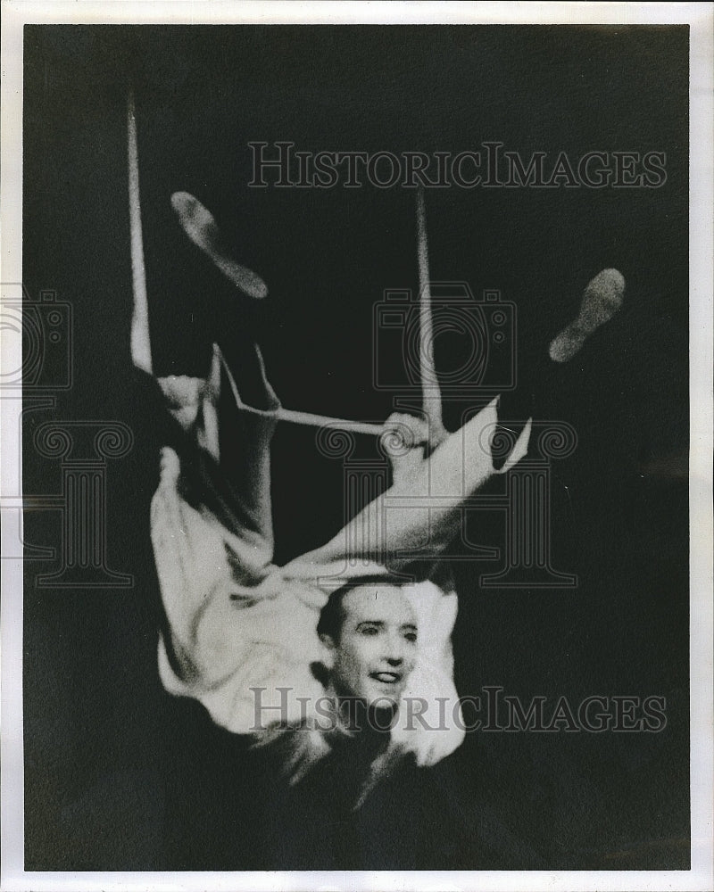 1965 Press Photo Circus Performer Albert Jerome Powell - Historic Images