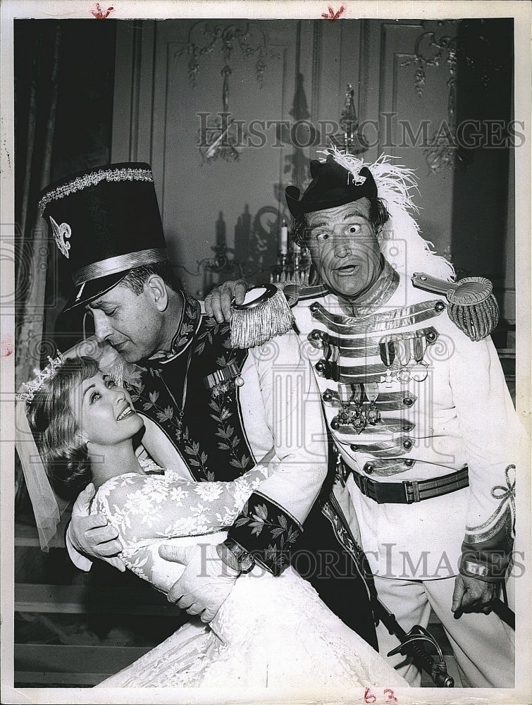 1962 Press Photo Performers Red Skelton, Jules Munshin, and Jane Powell - Historic Images