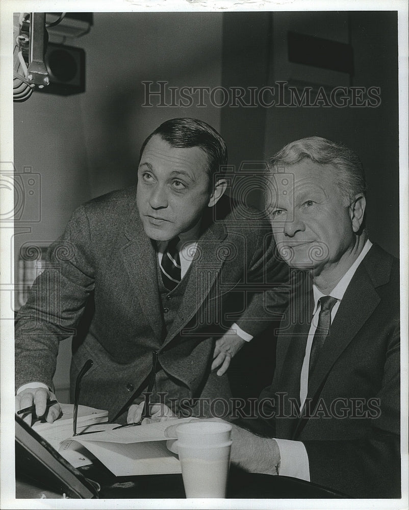 1968 Press Photo Producer Jules Power & actor Eddie Albert - Historic Images