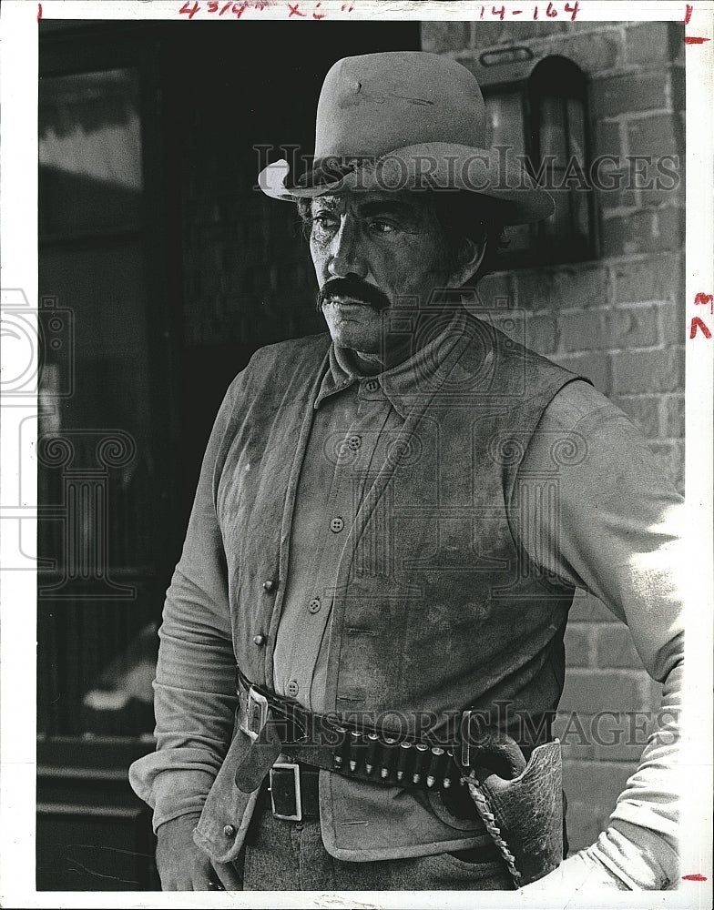 1970 Press Photo Actor Cameron Mitchell in &quot;The High Chaparral&quot; - Historic Images