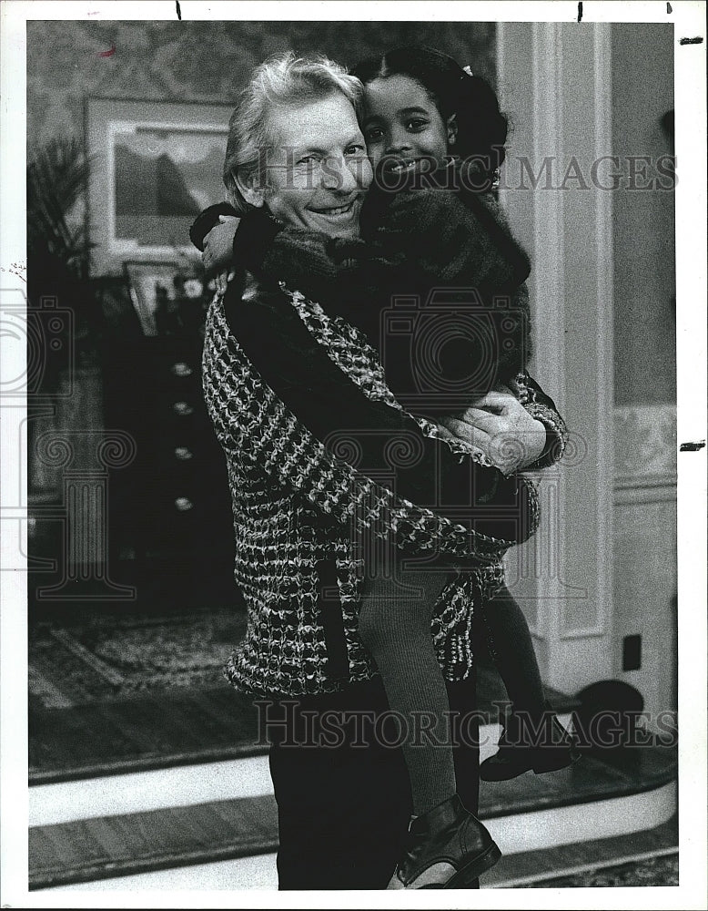 1986 Press Photo Danny Kaye American Actor Keshia Knight Pulliam Actress Cosby - Historic Images