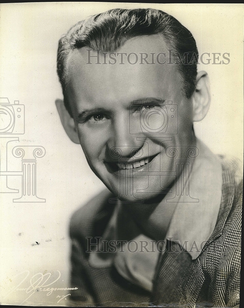 1941 Press Photo  Orchestra leader Sammy Kaye on MCA Music label - Historic Images