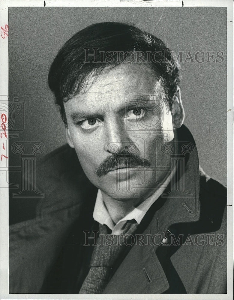 1983 Press Photo Actor Stacy Keach in "Mickey Spillane's Mike Hammer" - Historic Images