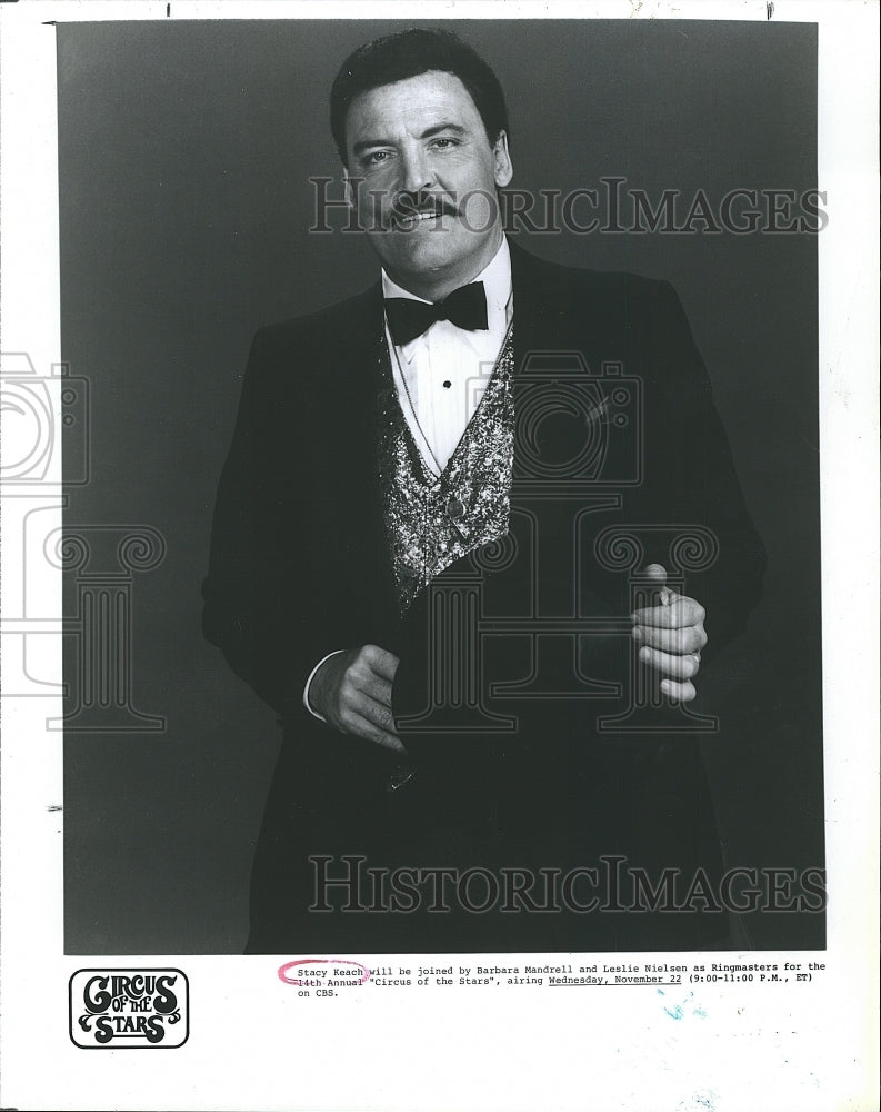 1989 Press Photo Actor Stacy Keach in ""Circus of the Stars" - Historic Images