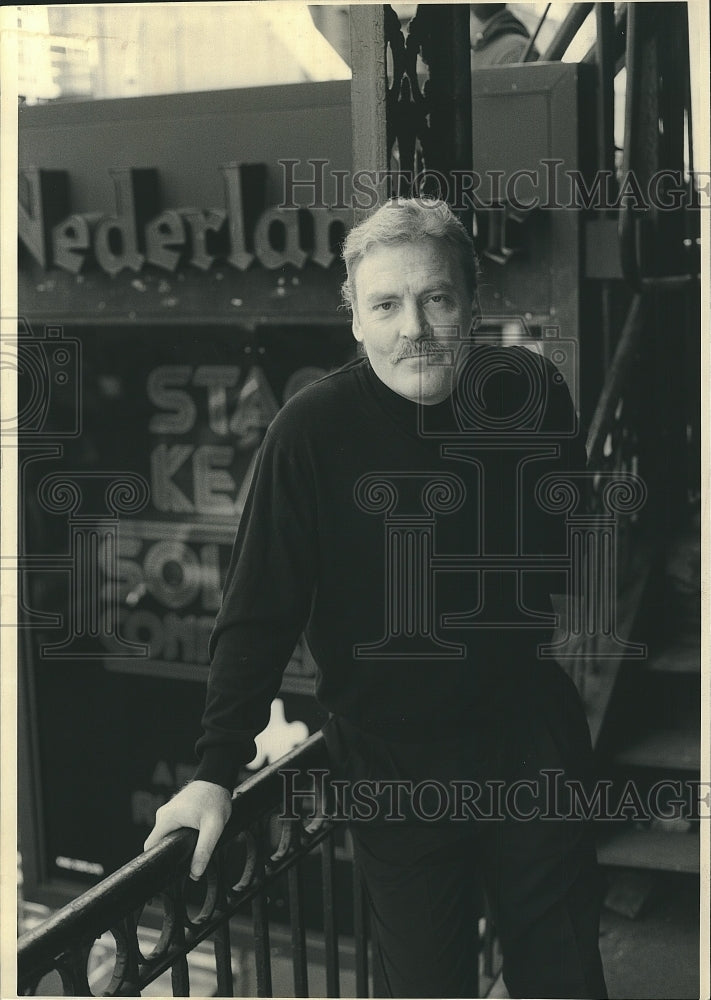 1992 Press Photo Actor Stacy Keach in &quot;Solitary Confinement&quot; - Historic Images