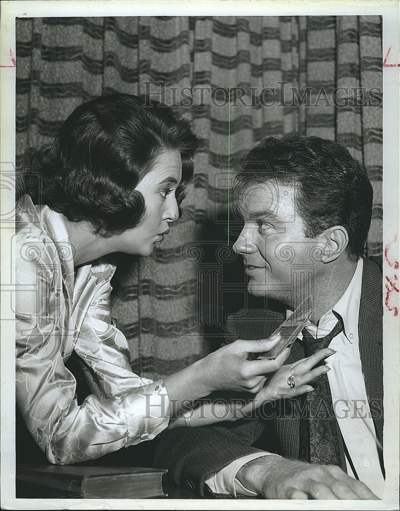 Press Photo Cliff Robertson &amp; Joanne Linville in episode of &quot;The Eleventh Hour&quot; - Historic Images