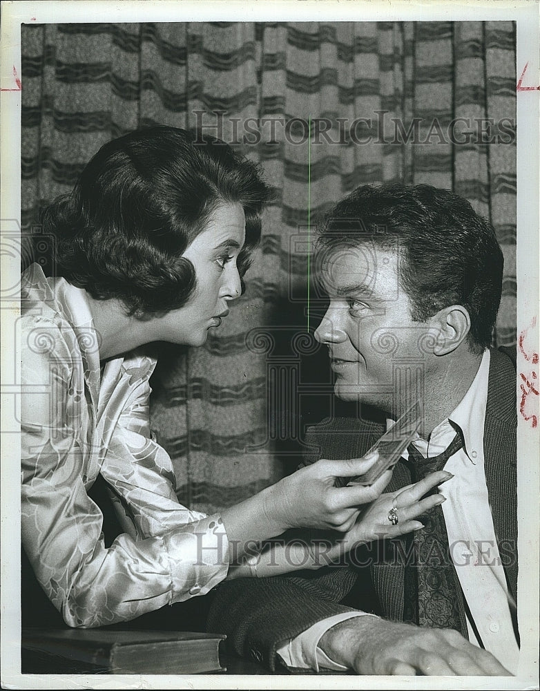 Press Photo Cliff Robertson & Joanne Linville in episode of "The Eleventh Hour" - Historic Images