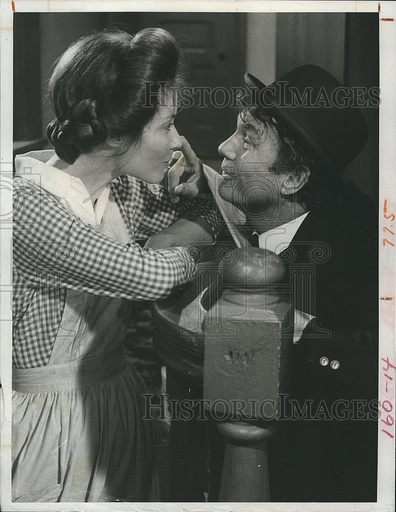 1974 Press Photo  "A Tree Grows in Brooklyn"Cliff Robertson, Diane Baker - Historic Images