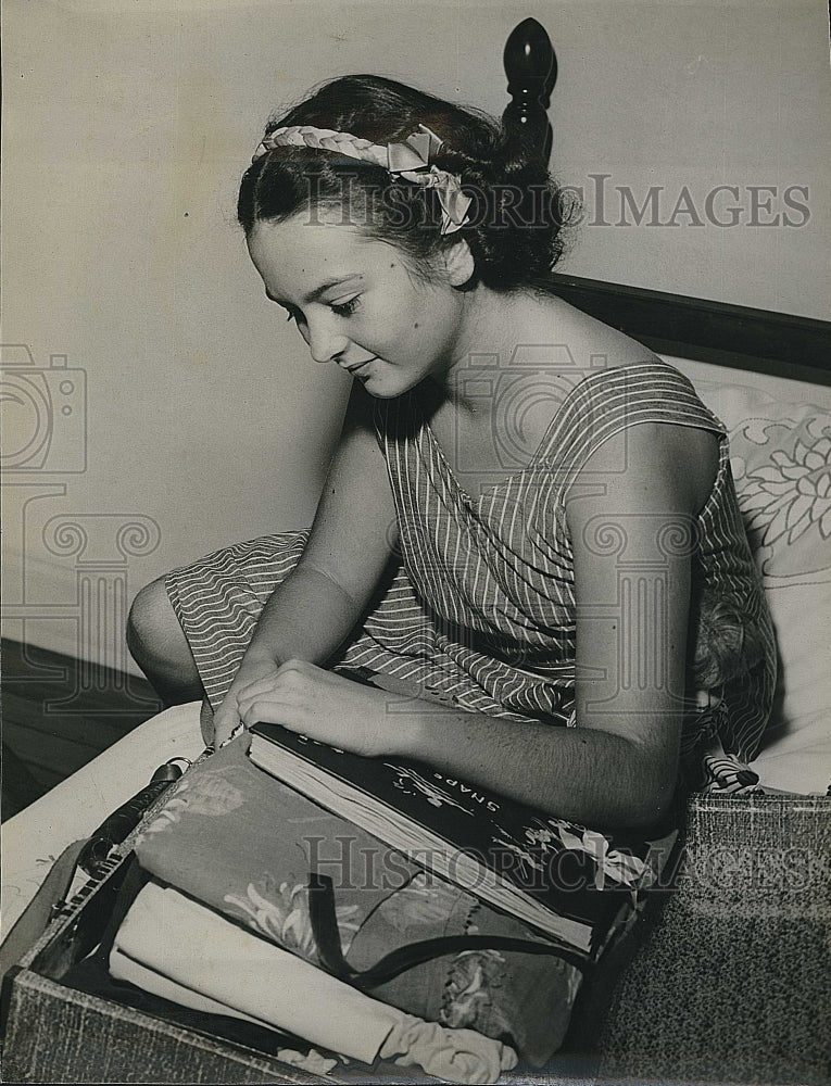 1946 Press Photo Refugee Girl Margaret Troup - Historic Images