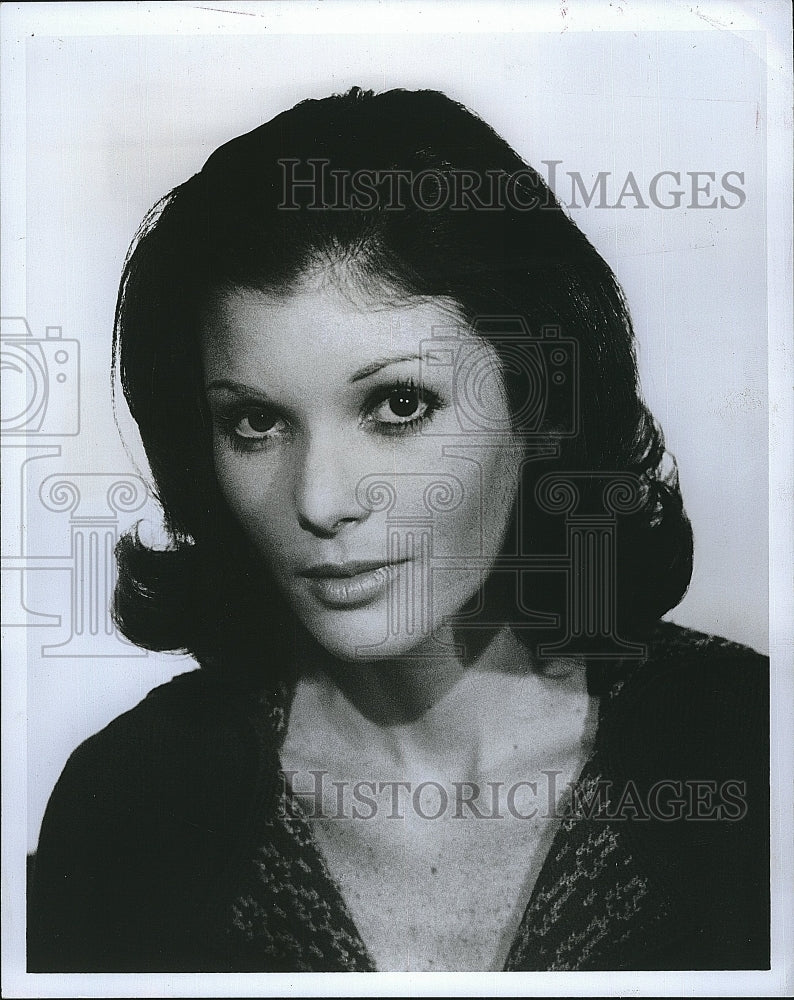 1975 Press Photo Actress Harriet Karr in &quot;Medical Story&quot; - Historic Images