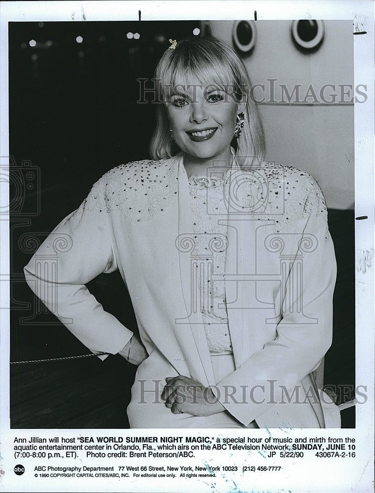 1990 Press Photo Ann Jillian, host &quot;Sea World Summer Night Magic&quot; - Historic Images