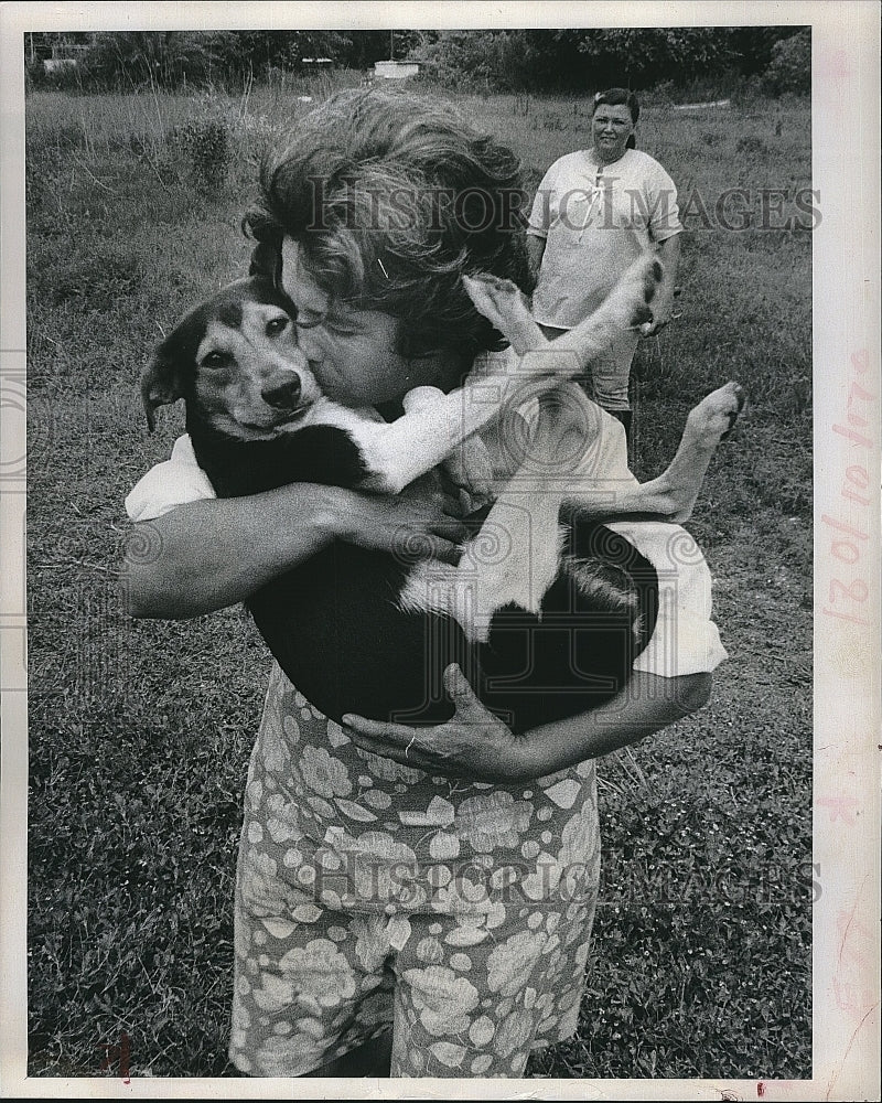 1972 Press Photo Mrs. Virginia James and one of her 26 pets - Historic Images