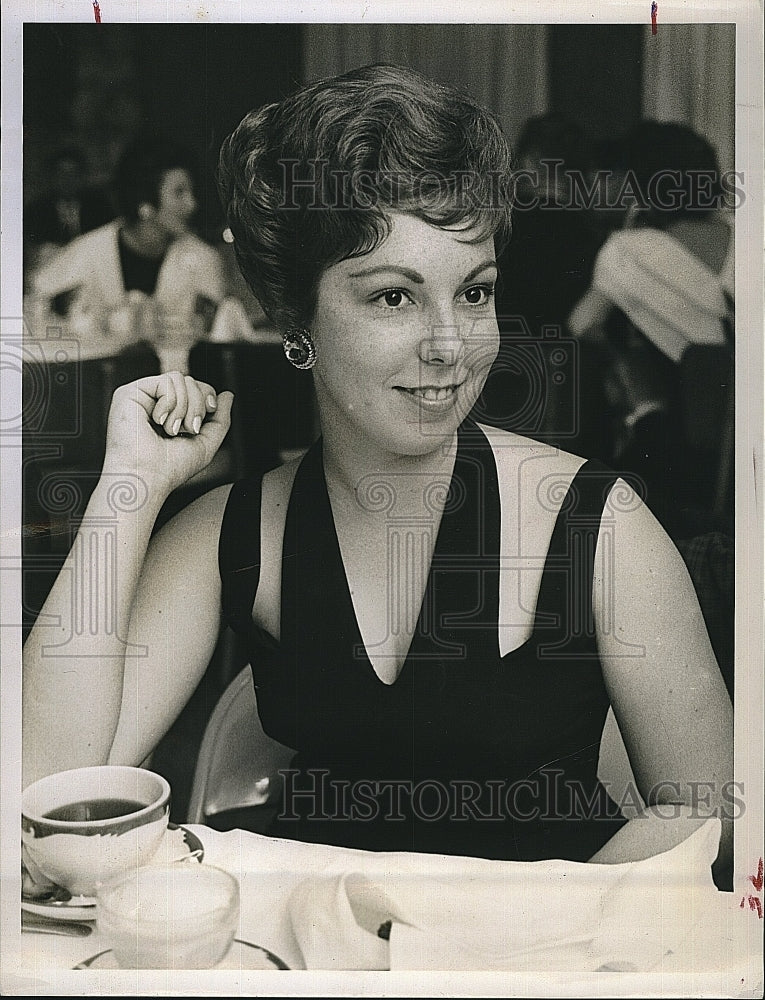 Press Photo Judy Jennings In Black With Decollete Straps - Historic Images