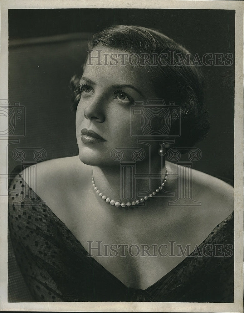 1951 Press Photo Elaine Rost Stars On &quot;Brighter Day&quot; - Historic Images