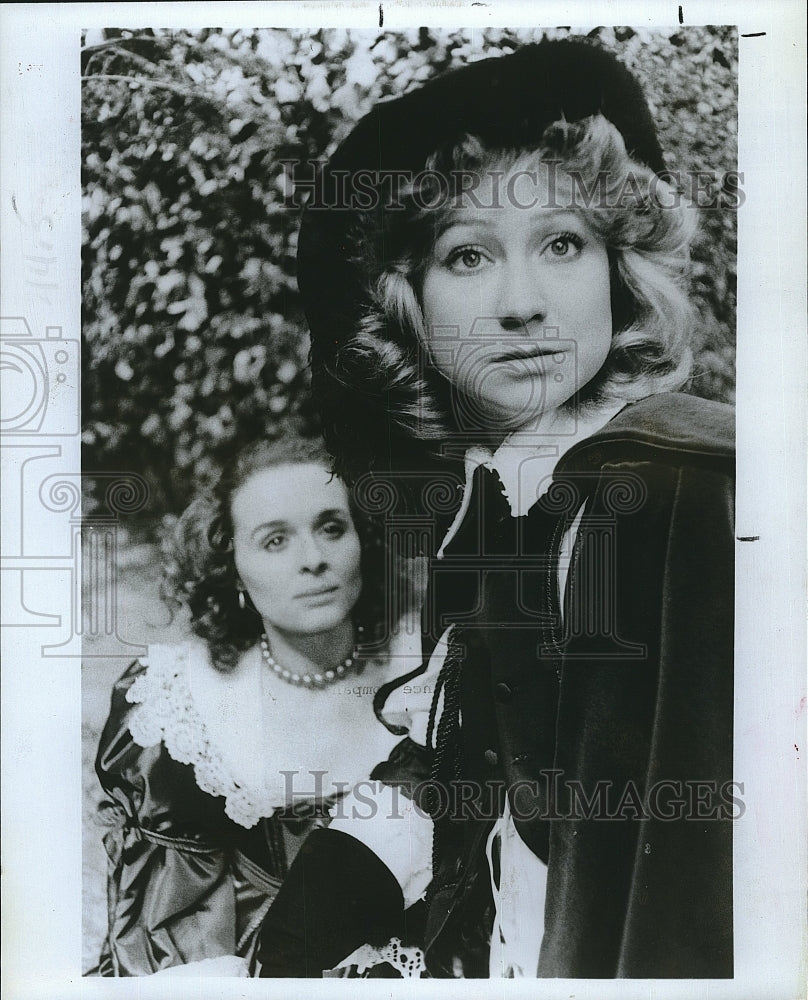 1980 Press Photo Felicity Kendal, Sinead Cusack &quot;Twelfth Night&quot; - Historic Images