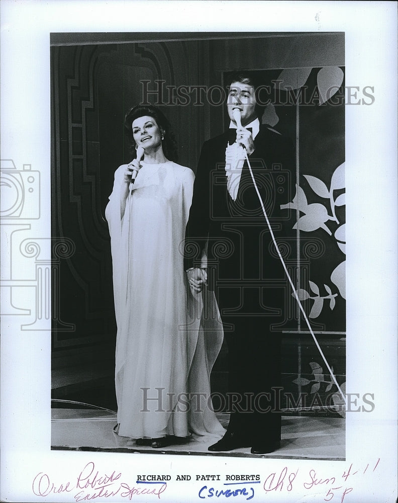 1976 Press Photo Richard and Patti Roberts - Historic Images