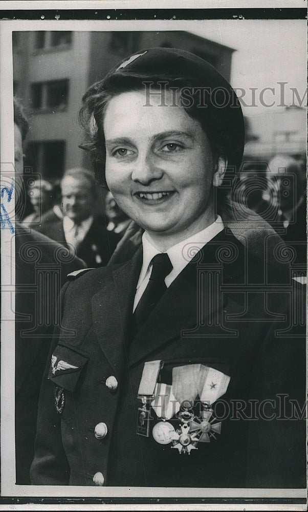 Press Photo Lt. Genevieve de Galard Terraube, heroine fallen Dien Bien Phu - Historic Images