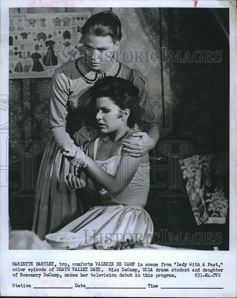 1968 Press Photo Mariette Hartley & Valerie DeCamp Star In "Death valley Days" - Historic Images