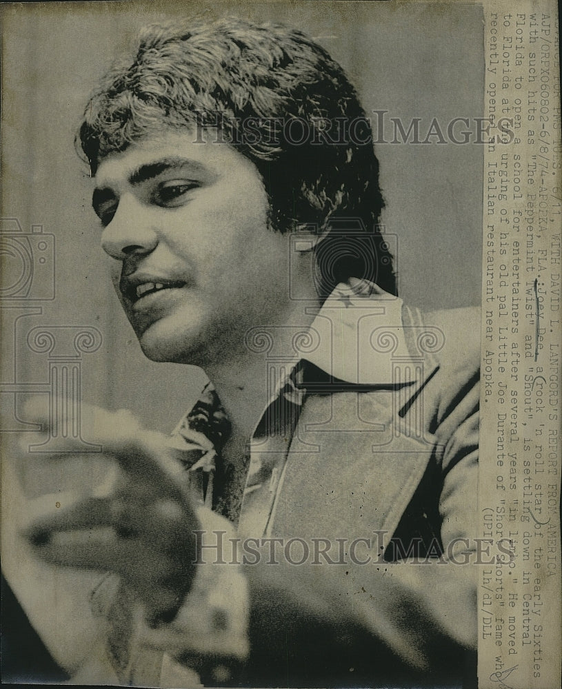 1974 Press Photo Joey Dee, American Rock n&#39; Roll singer. - Historic Images