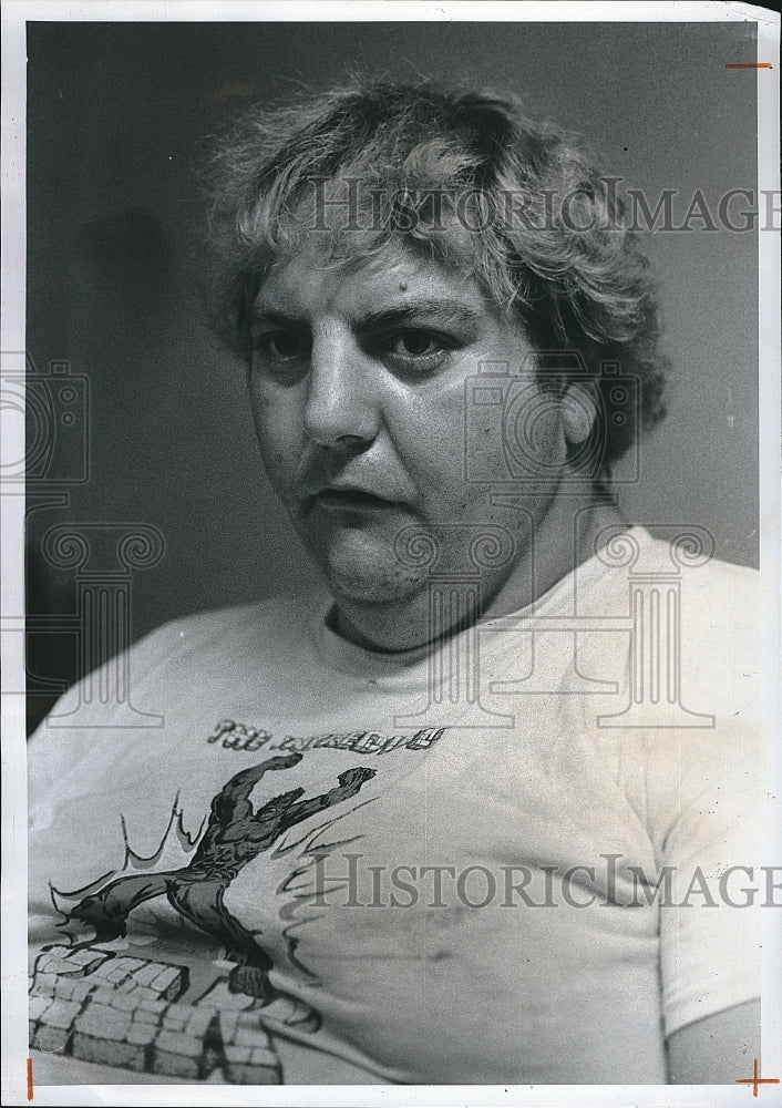 1983 Press Photo Joe Rounds has traveled a maze of social services to find work - Historic Images