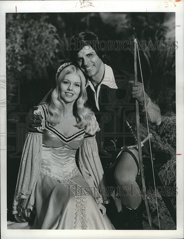 1975 Press Photo Dick Guatier Misty Rowe When things were Rotten actors - Historic Images