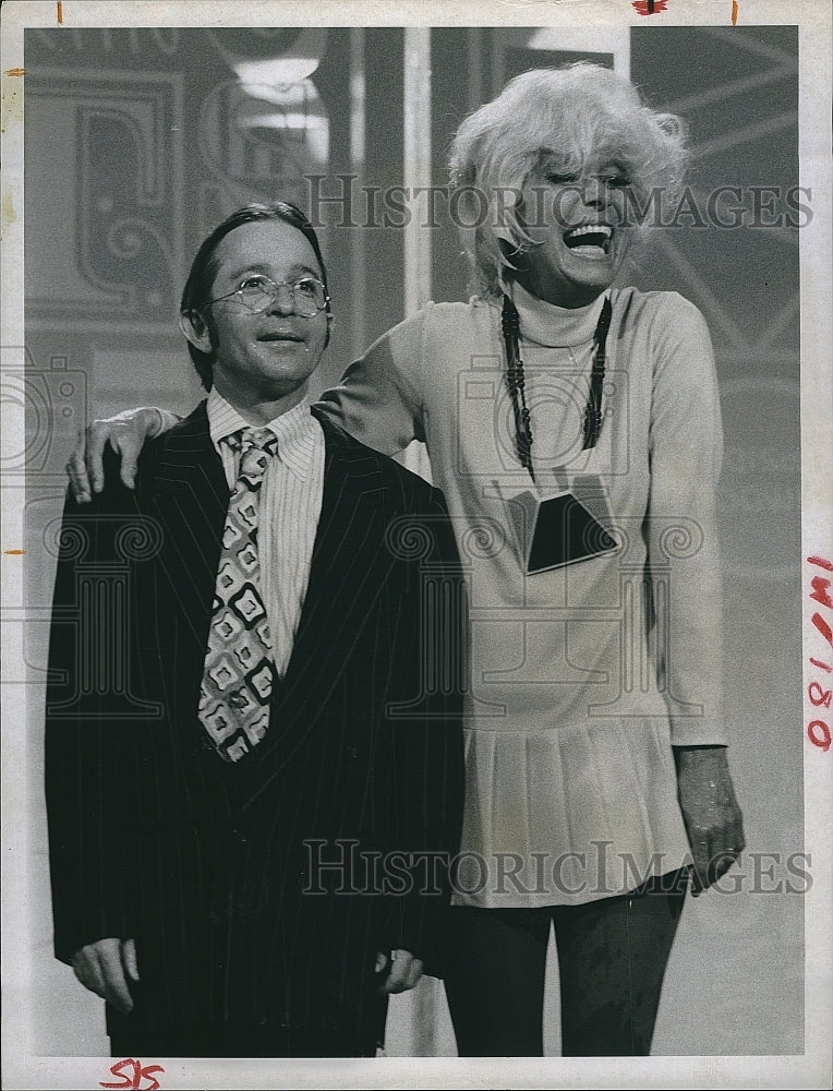 1970 Press Photo Carol Channing And Arte Johson On "Laugh In" - Historic Images