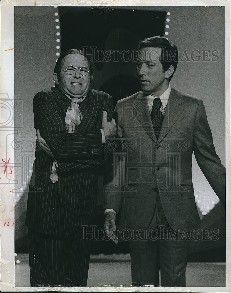 Press Photo Arte Johnson Performs As His Glasses Character - Historic Images