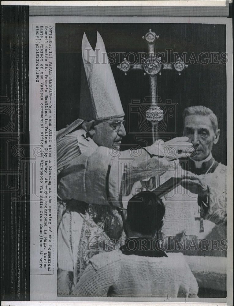 1962 Press Photo Pope John XXIII Gives Blessing Opening Ecumencial Council Rome - Historic Images