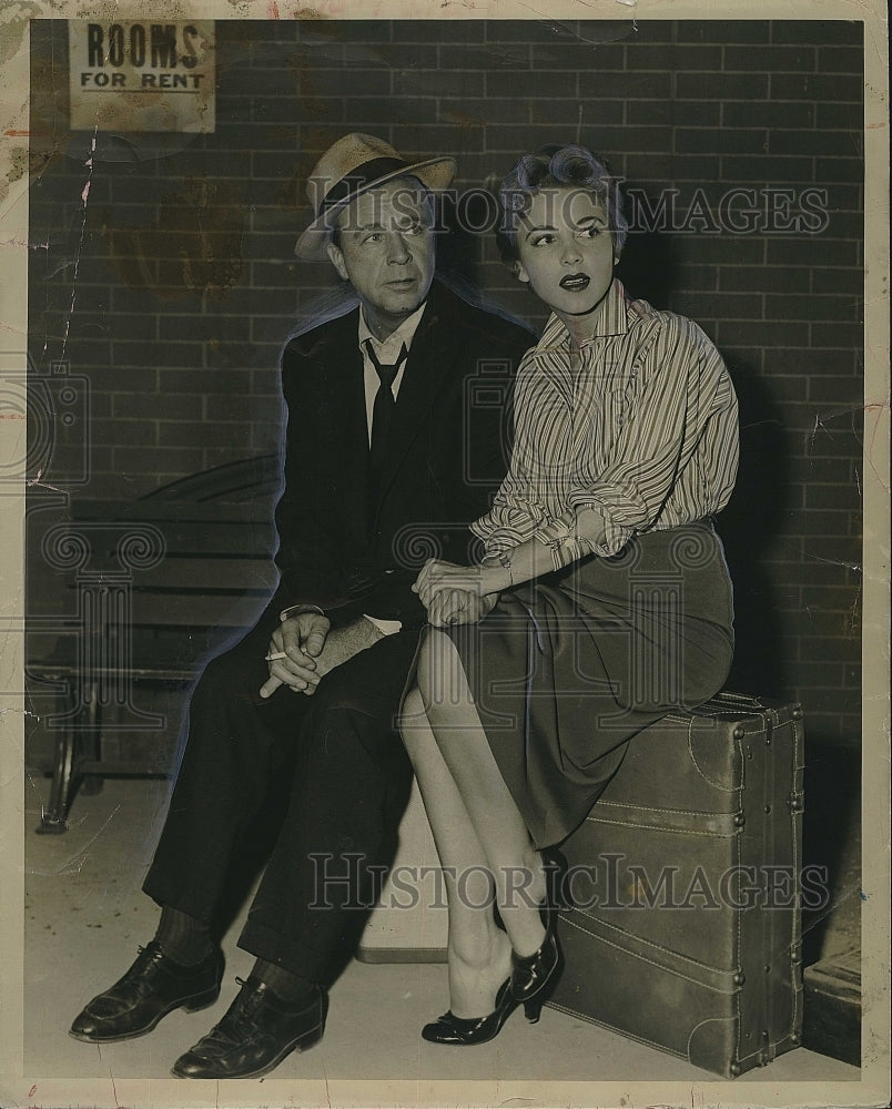 1954 Press Photo Dick Powell Actor Beverly Garland Actress Bourbon Street Movie - Historic Images